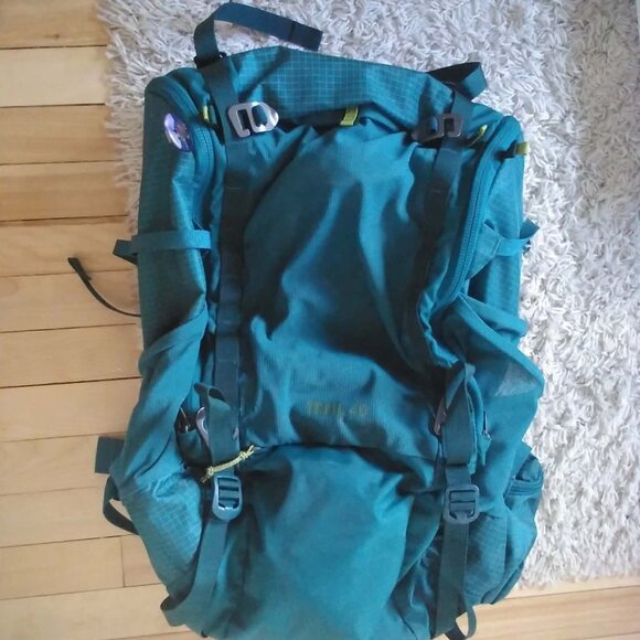 REI Trail 40 - Picture 2 of 6